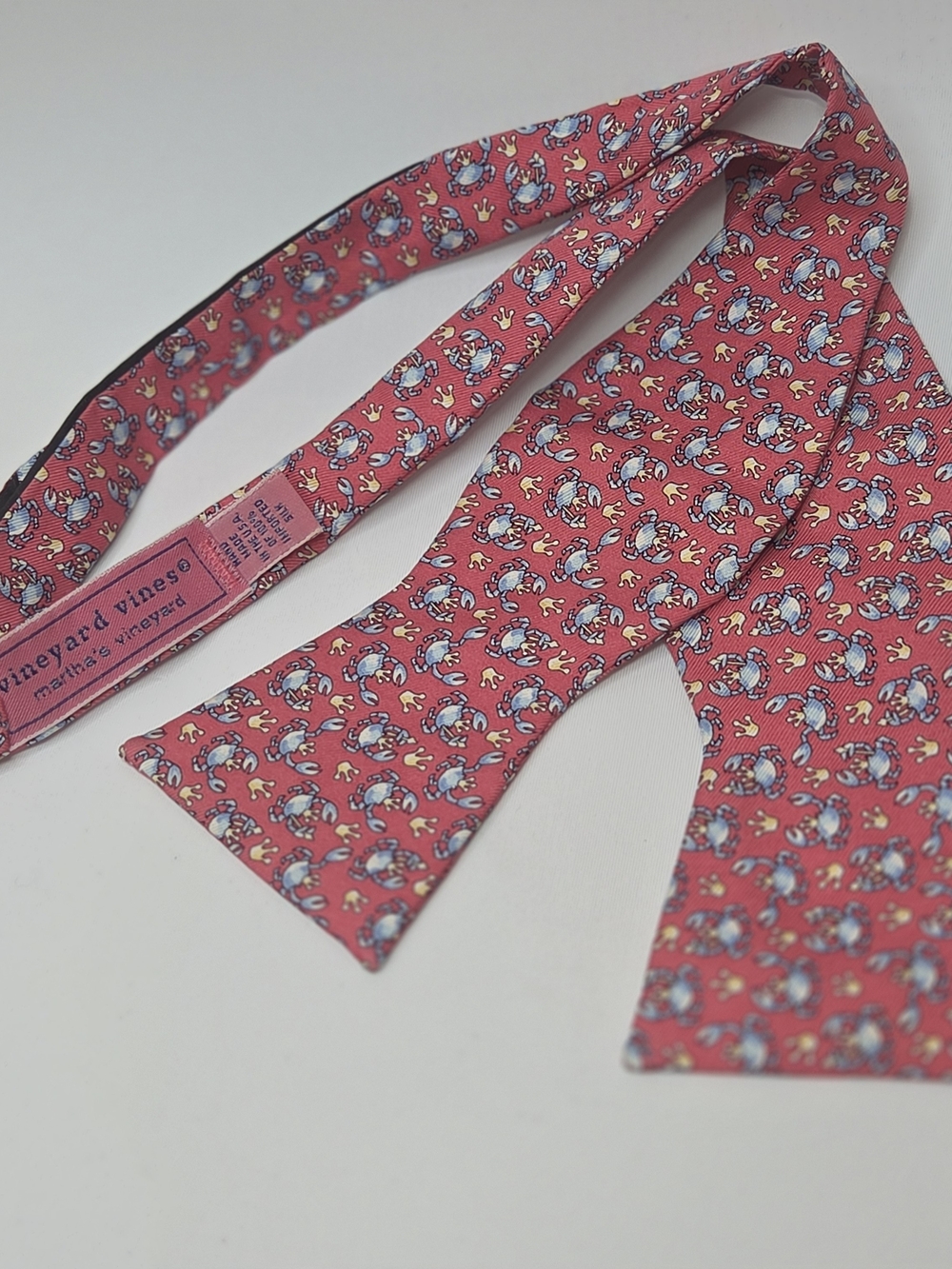 Vineyard Vines Martha's Vineyard Mens 100% Silk Pink Crab Animal Print Bow Tie
